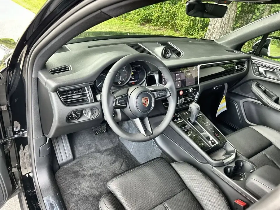 2026 Porsche Macan - Photo 31