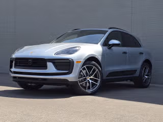 2023 Porsche Macan's photo