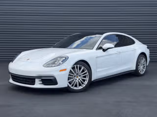 2018 Porsche Panamera 4's photo