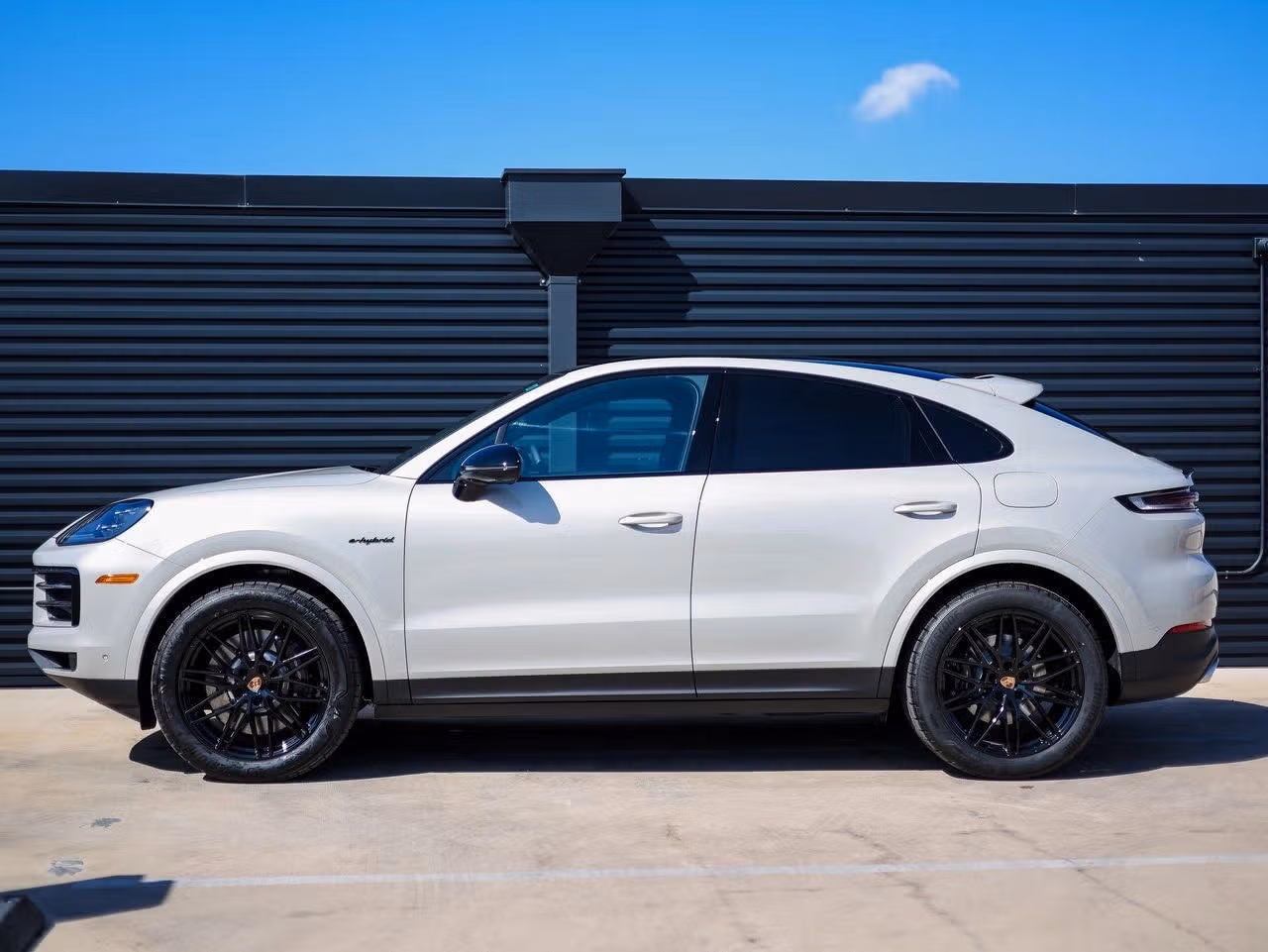 2026 Porsche Cayenne Coup E-Hybrid - Photo 12
