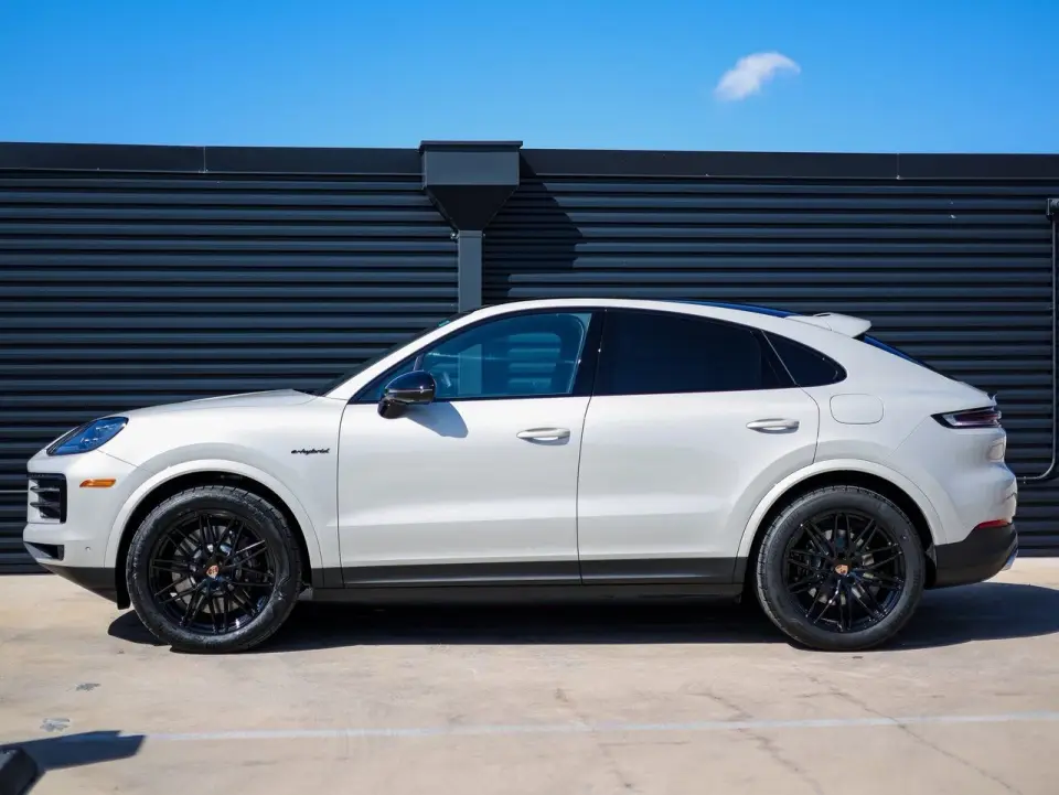 2026 Porsche Cayenne Coup E-Hybrid - Photo 15