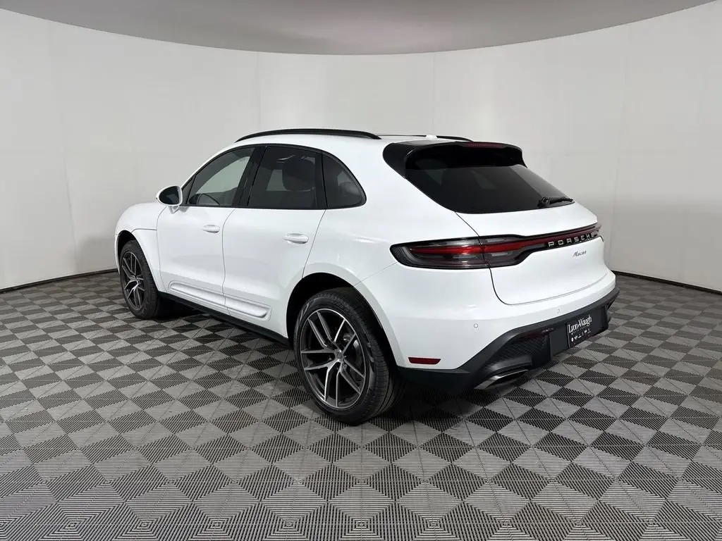 2025 Porsche Macan - Photo 24