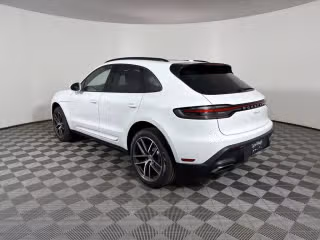 2025 Porsche Macan - Photo 17