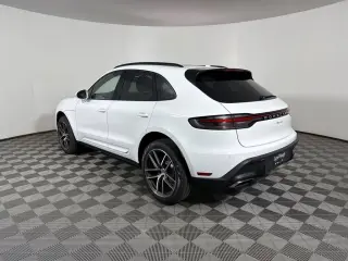 2025 Porsche Macan - Photo 21