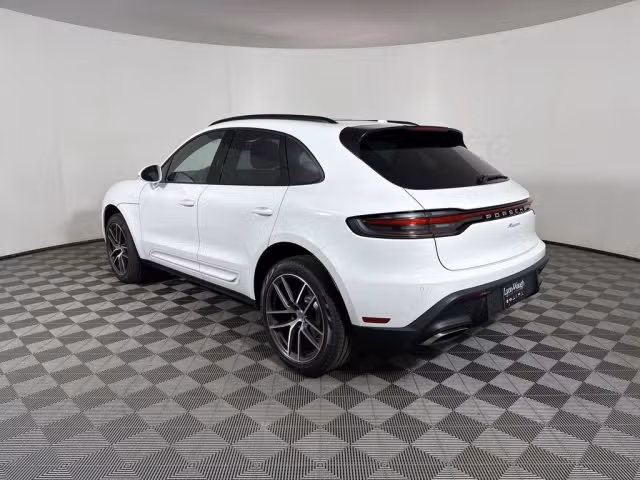 2025 Porsche Macan - Photo 18