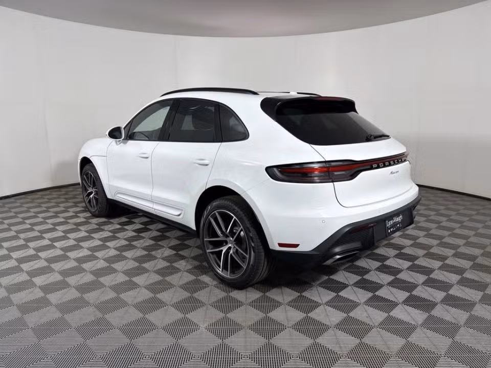 2025 Porsche Macan - Photo 19