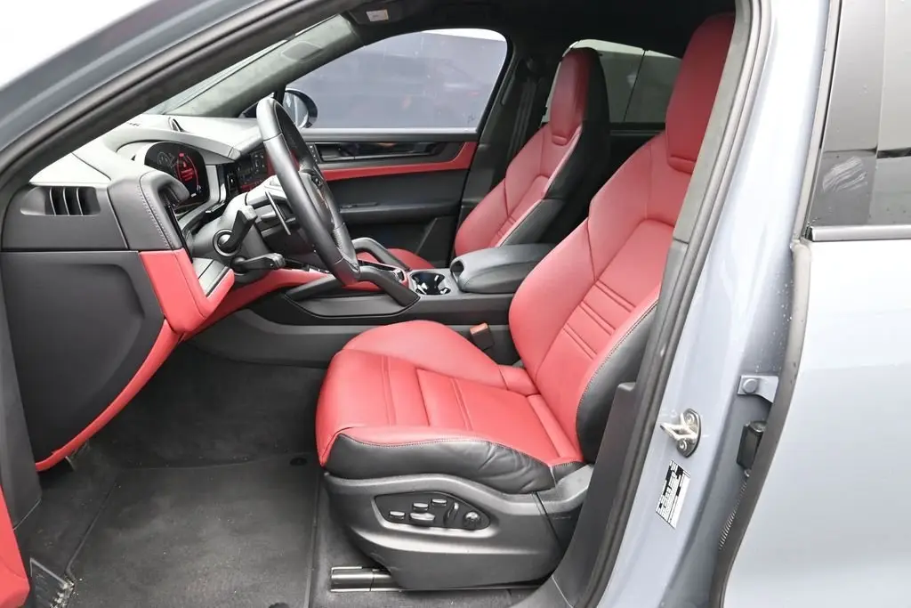 2025 Porsche Cayenne Coup GTS - Photo 40