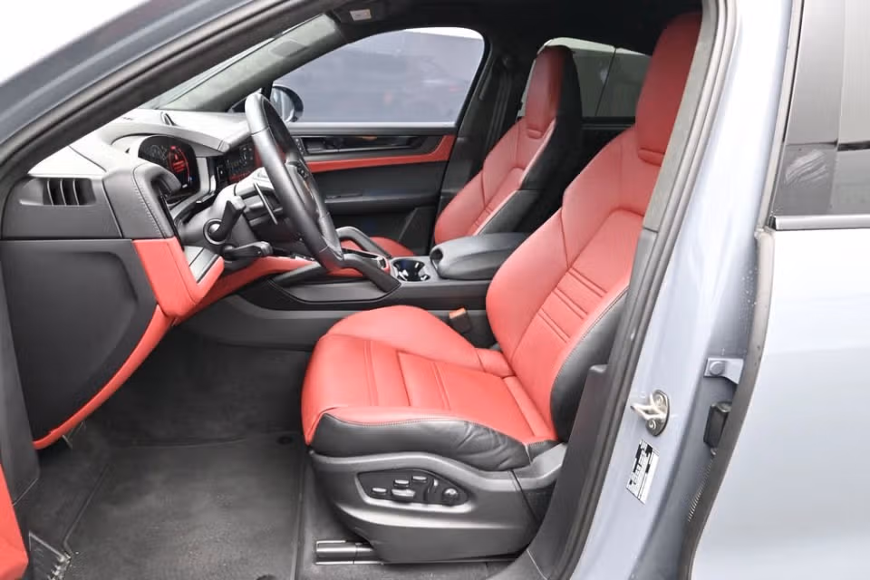 2025 Porsche Cayenne Coup GTS - Photo 35