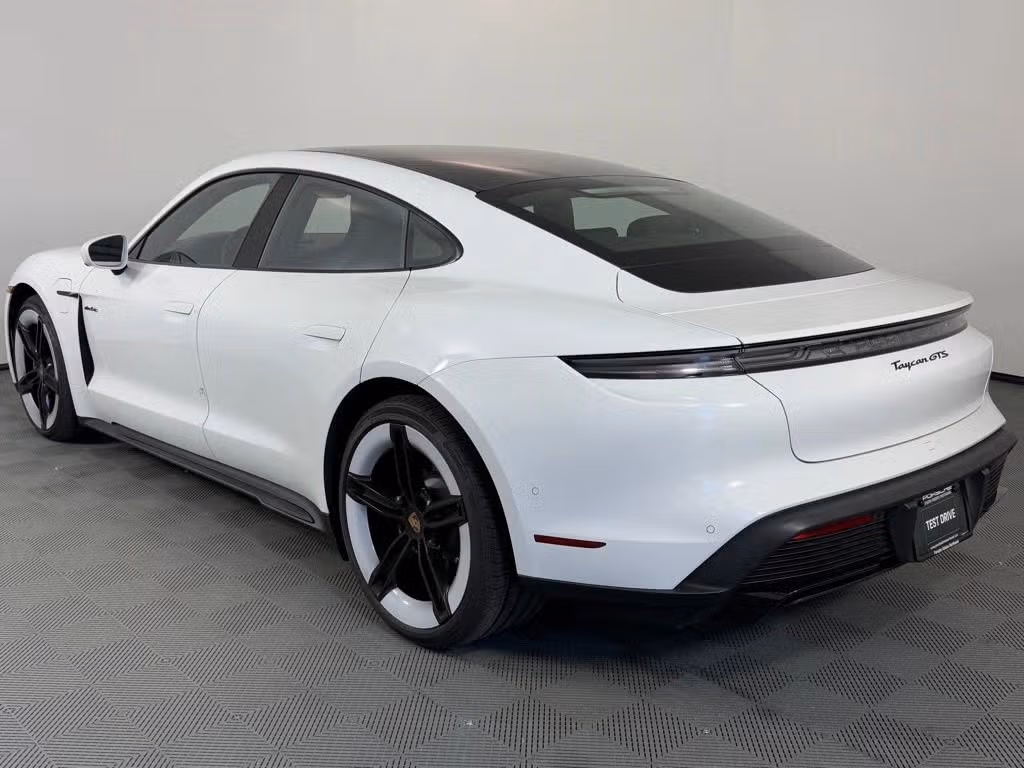 2026 Porsche Taycan GTS - Photo 20