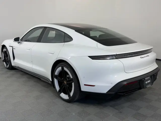 2026 Porsche Taycan GTS - Photo 22