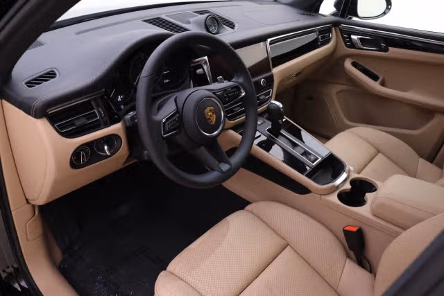 2026 Porsche Macan T - Photo 26
