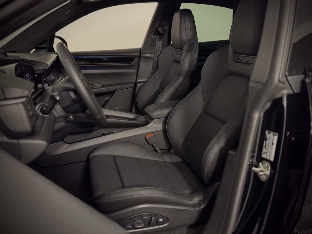 2025 Porsche Macan Base - Photo 36