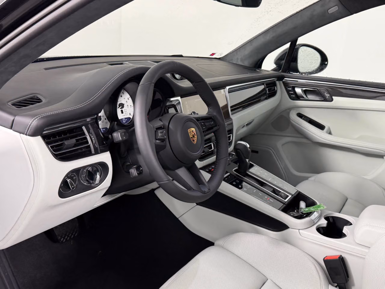2026 Porsche Macan S - Photo 28
