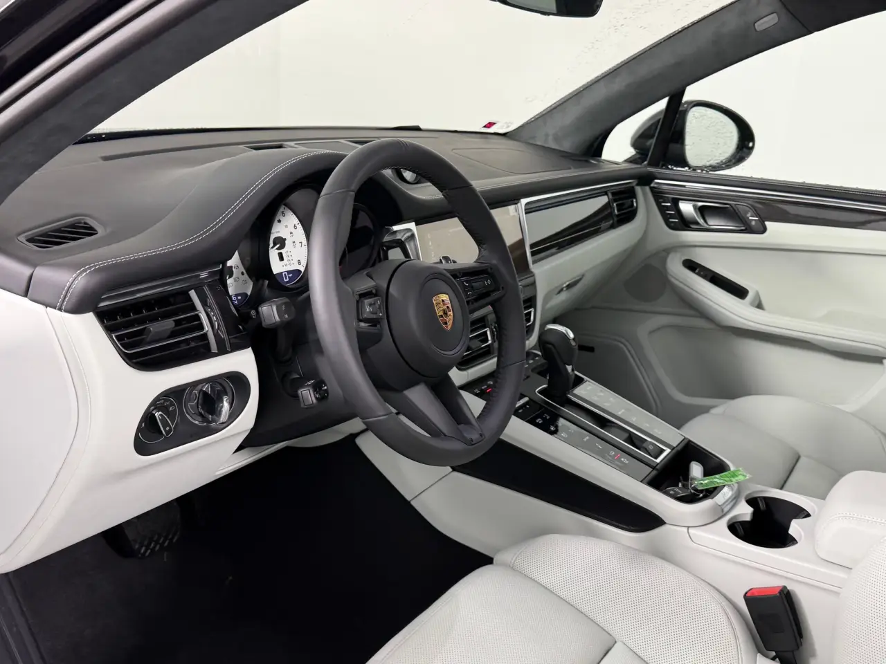 2026 Porsche Macan S - Photo 32
