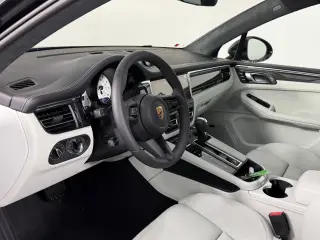 2026 Porsche Macan S - Photo 29
