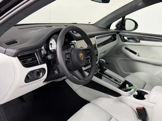 2026 Porsche Macan S - Photo 30