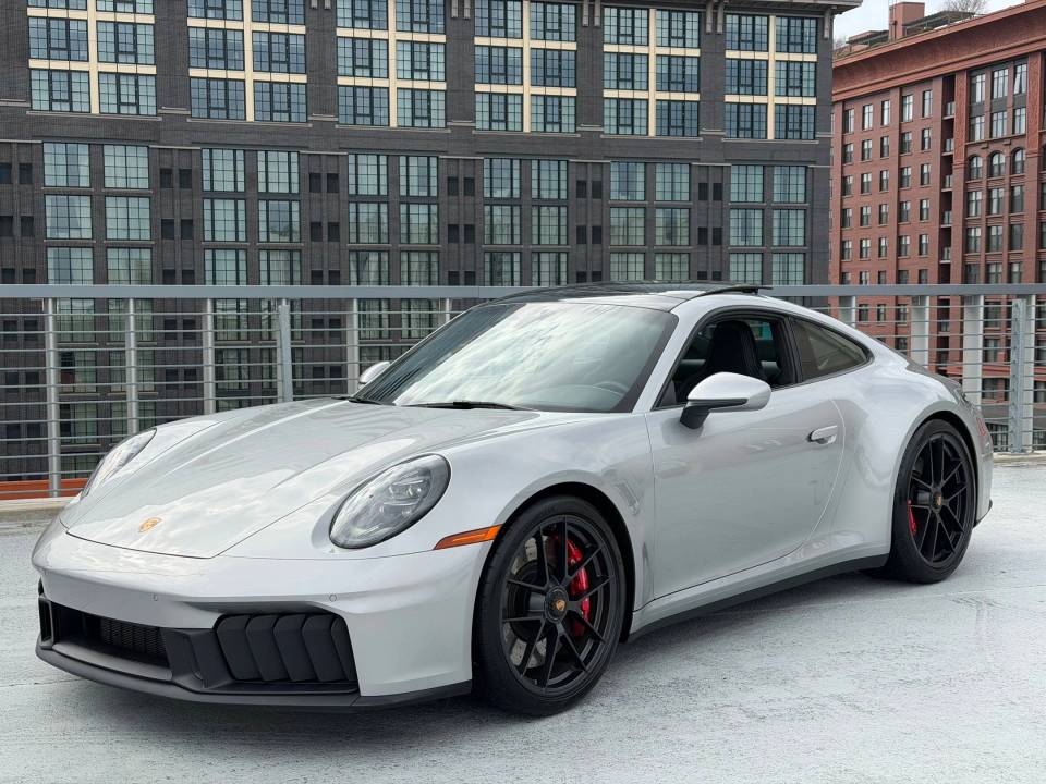 2025 Porsche 911 GTS