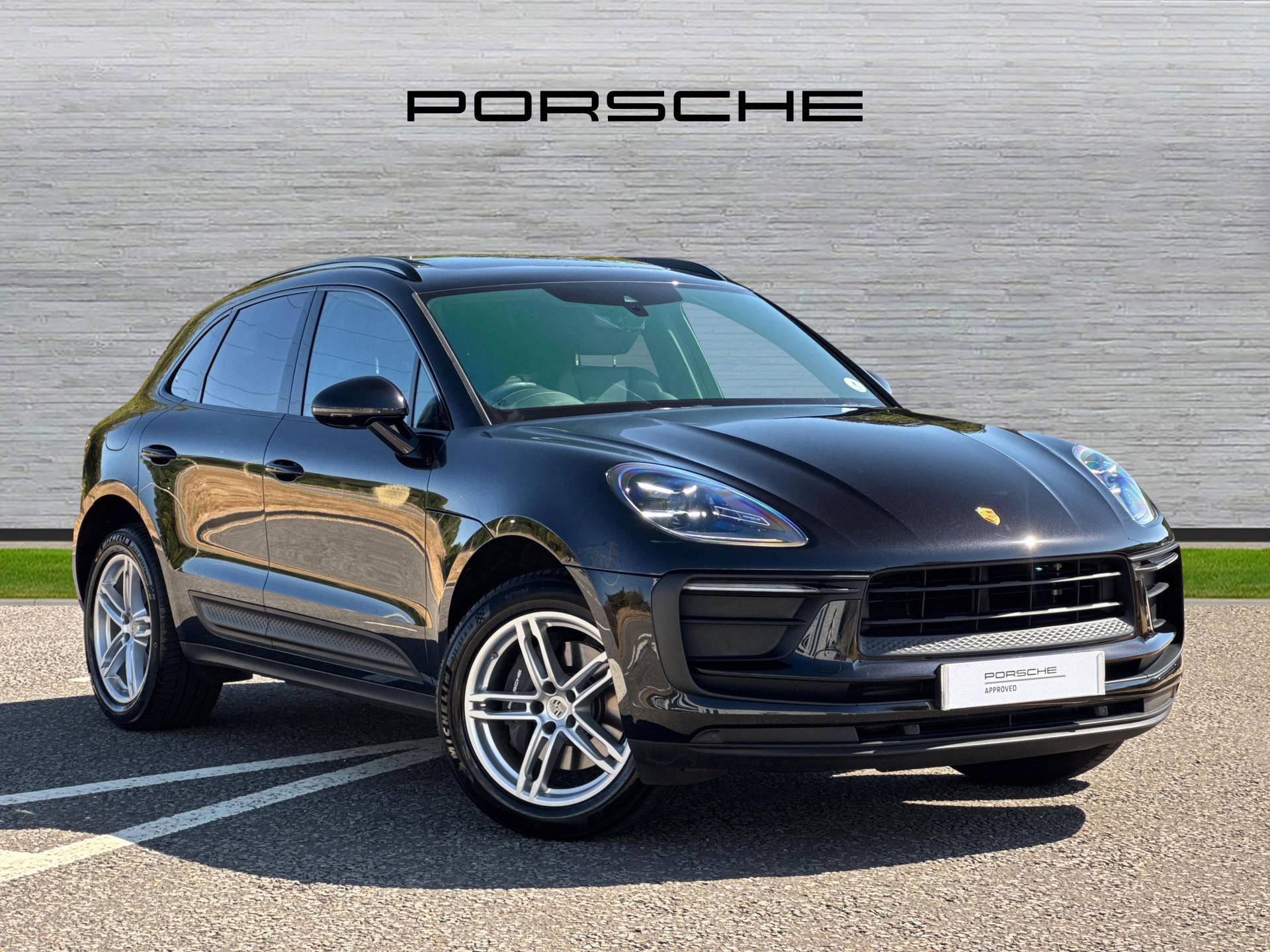 Macan, photo 1 of 30