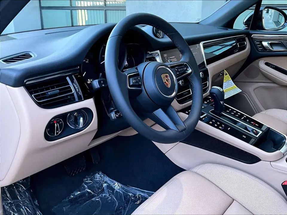 2026 Porsche Macan - Photo 31