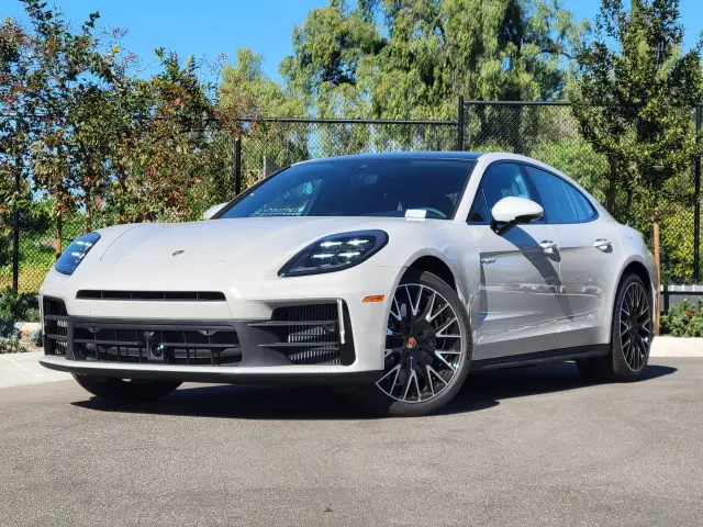 2025 Porsche Panamera 4 E-Hybrid - Photo 6
