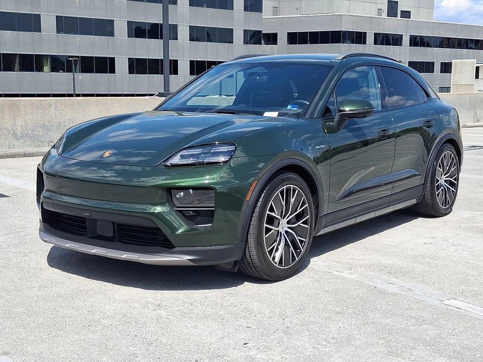 2025 Porsche Macan Base