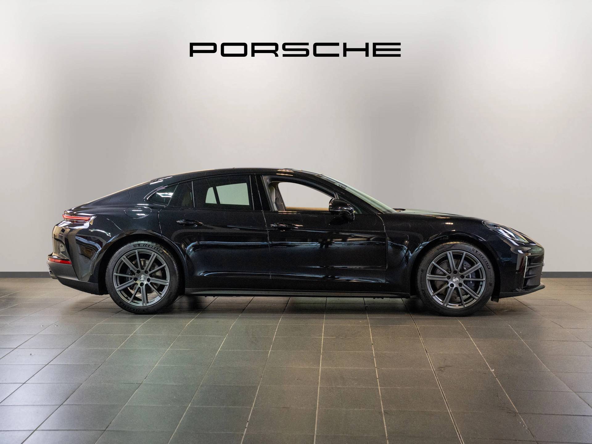 Panamera 4, photo 2 of 40