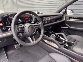 2025 Porsche Cayenne Turbo E-Hybrid - Photo 25