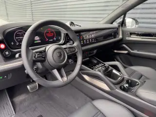 2025 Porsche Cayenne Turbo E-Hybrid - Photo 29