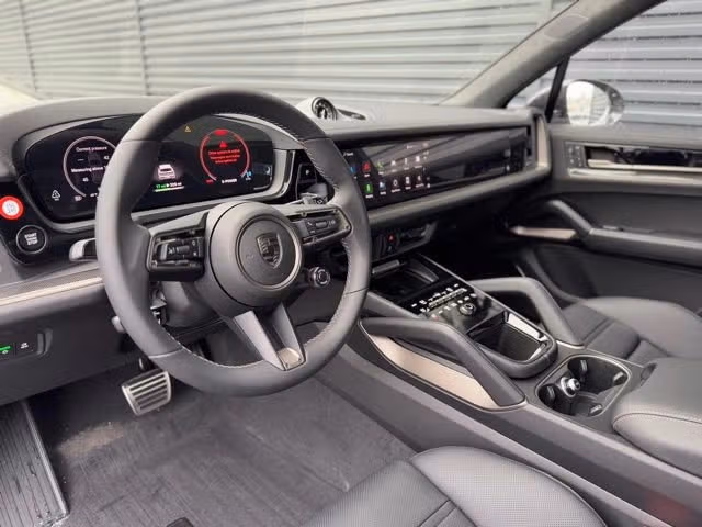 2025 Porsche Cayenne Turbo E-Hybrid - Photo 26