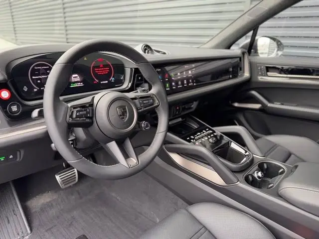 2025 Porsche Cayenne Turbo E-Hybrid - Photo 30