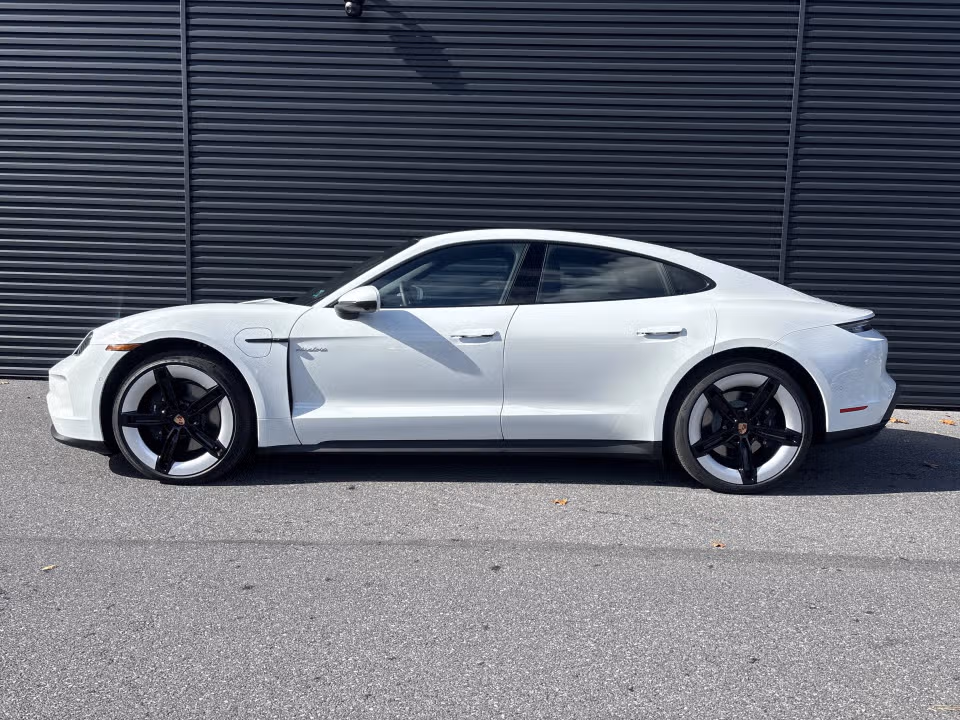 2026 Porsche Taycan Base - Photo 11