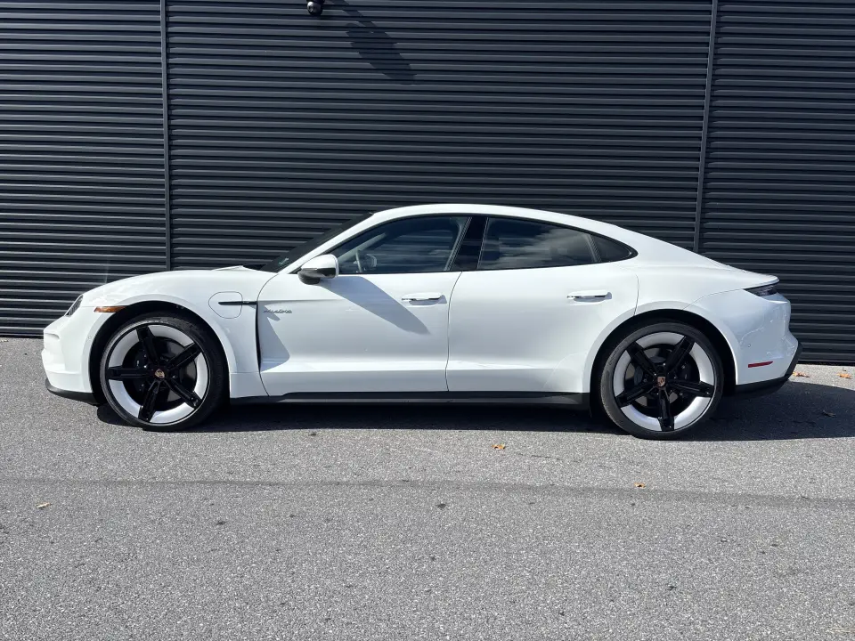 2026 Porsche Taycan Base - Photo 15