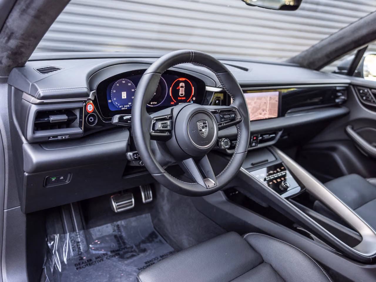 2025 Porsche Macan Turbo Electric - Photo 28