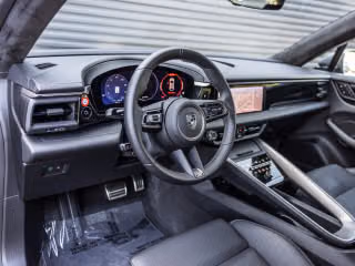 2025 Porsche Macan Turbo Electric - Photo 25