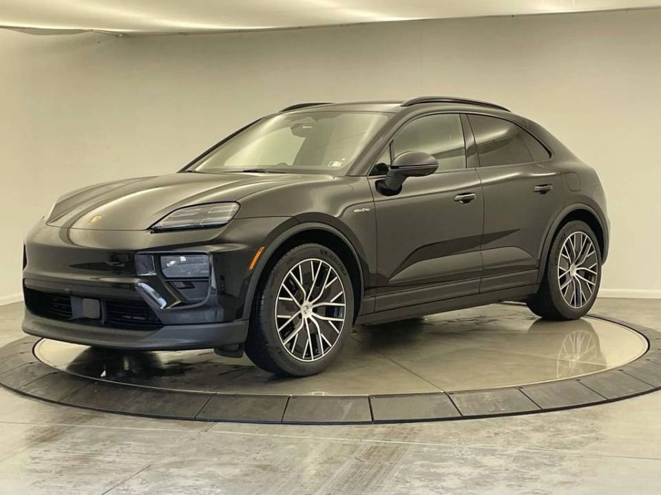 2026 Porsche Macan Base