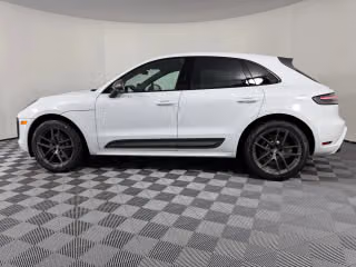2026 Porsche Macan T - Photo 9