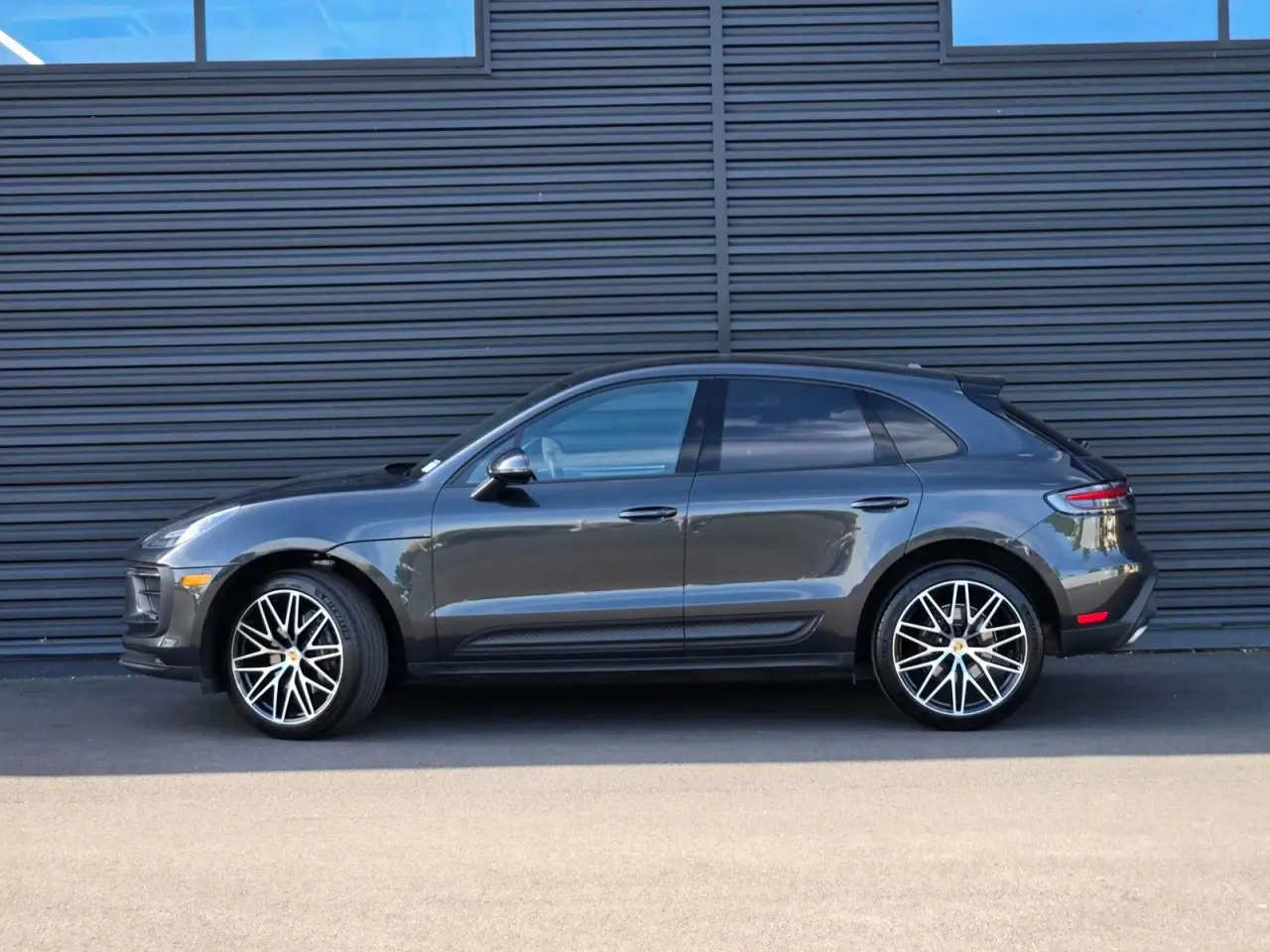 2025 Porsche Macan Base - Photo 16