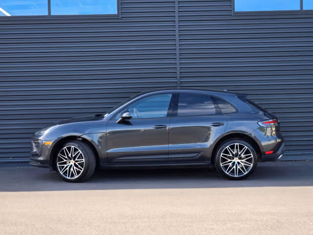 2025 Porsche Macan Base - Photo 10