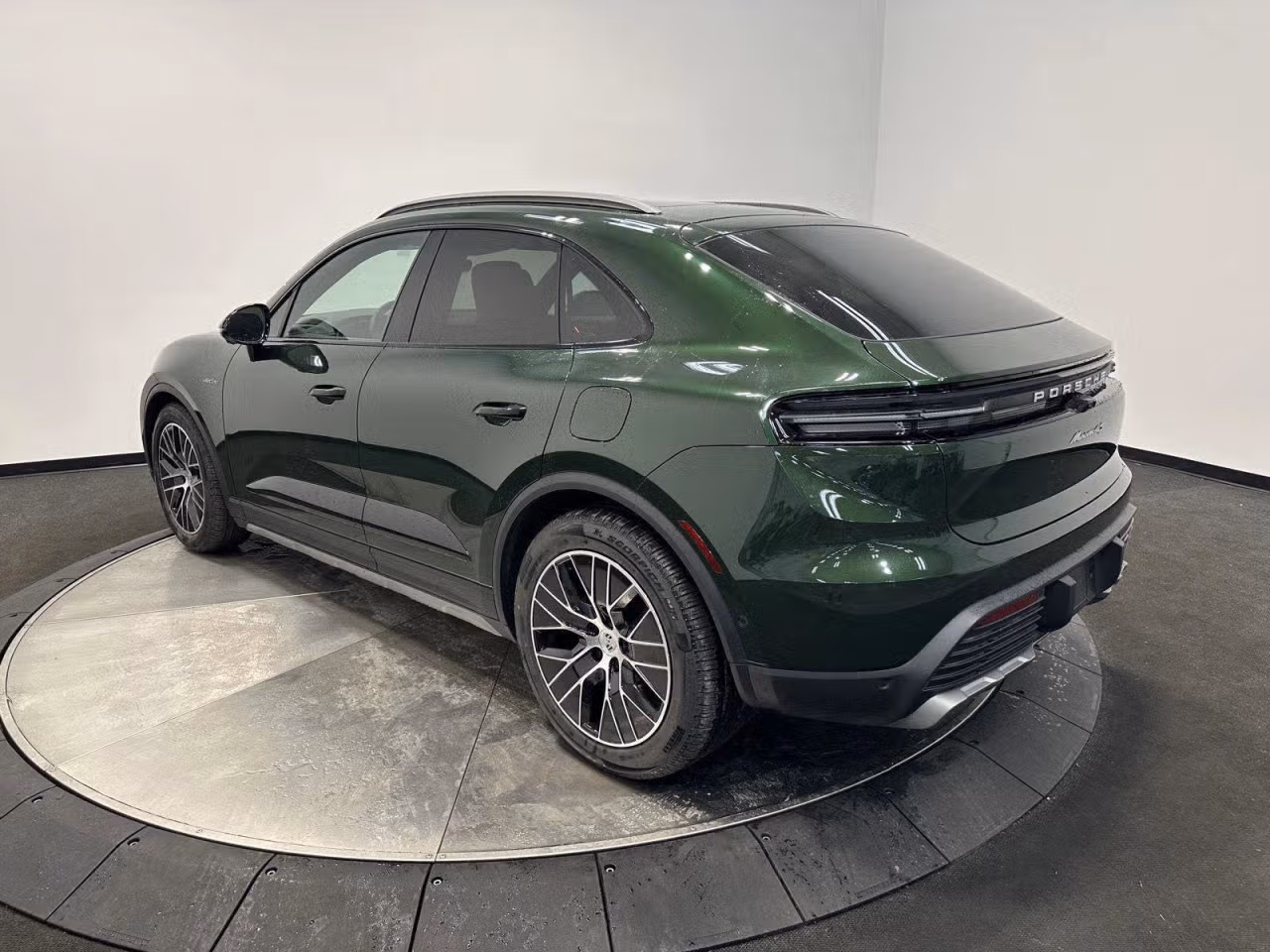 2025 Porsche Macan S - Photo 20