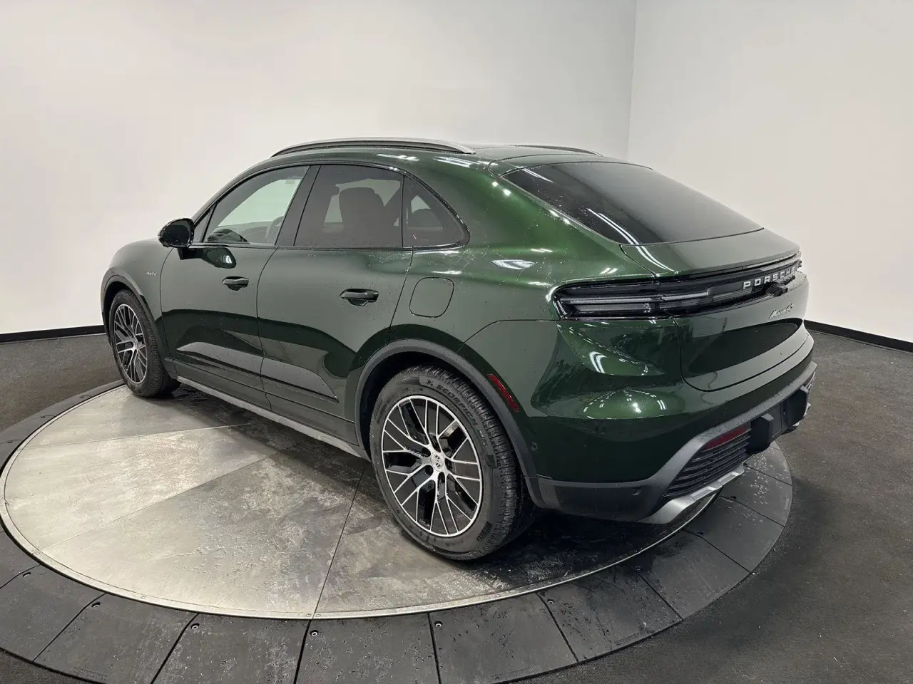 2025 Porsche Macan S - Photo 24