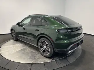 2025 Porsche Macan S - Photo 21