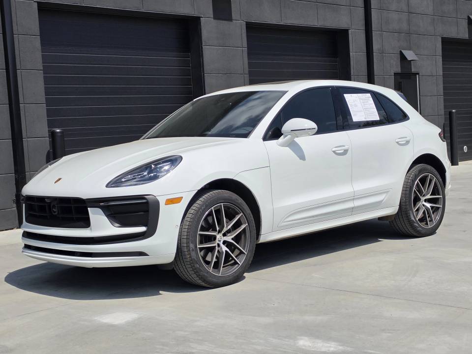 2025 Porsche Macan Base