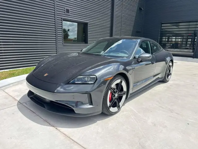 2025 Porsche Taycan S - Photo 6