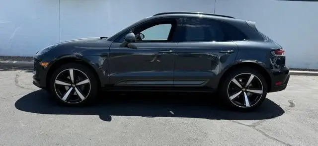 2024 Porsche Macan T - Photo 14