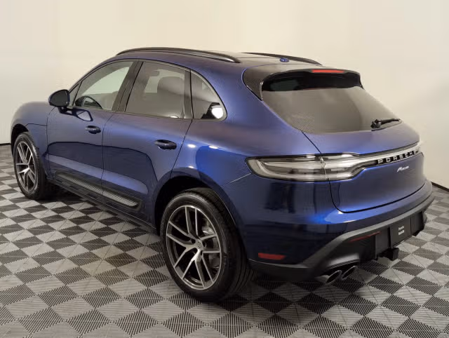 2025 Porsche Macan T - Photo 18