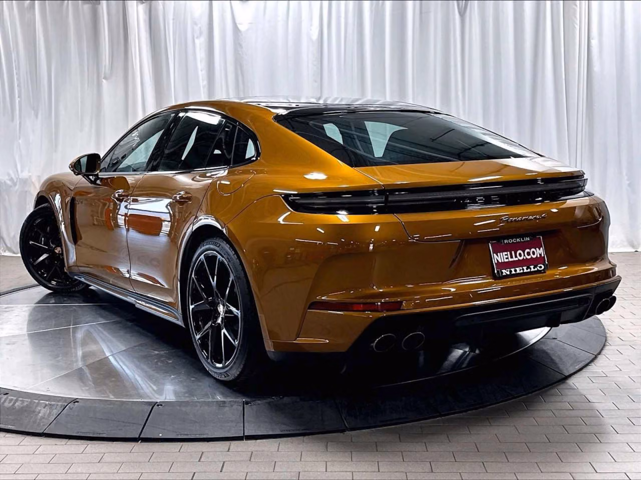 2026 Porsche Panamera 4 E-Hybrid - Photo 20