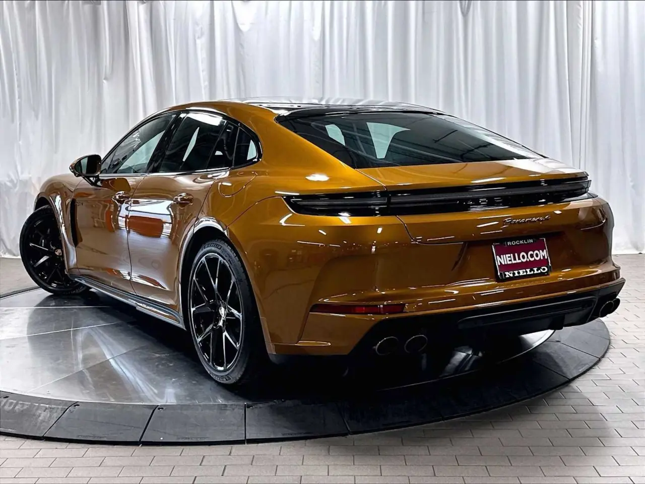 2026 Porsche Panamera 4 E-Hybrid - Photo 24