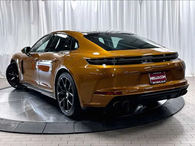 2026 Porsche Panamera 4 E-Hybrid - Photo 22