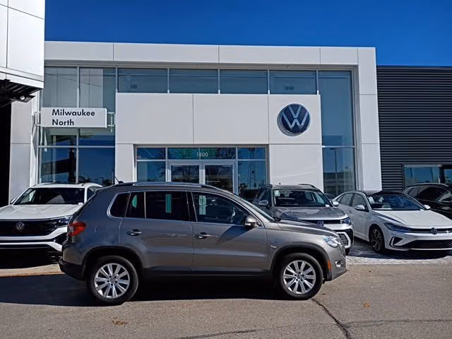 Used 2010 Volkswagen Tiguan S with VIN WVGAV7AX7AW510303 for sale in Glendale, WI