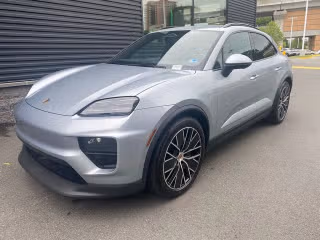 2025 Porsche Macan Macan Electric's photo